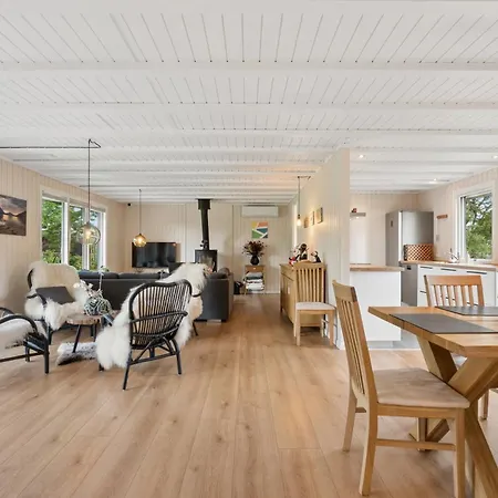 Spacious Close To Enebaerodde بيت للعطل Otterup