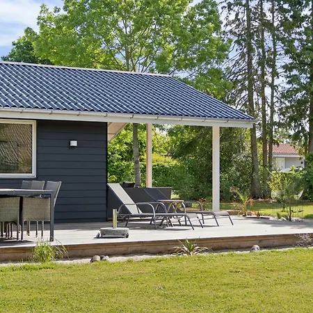 Spacious Close To Enebaerodde بيت للعطل